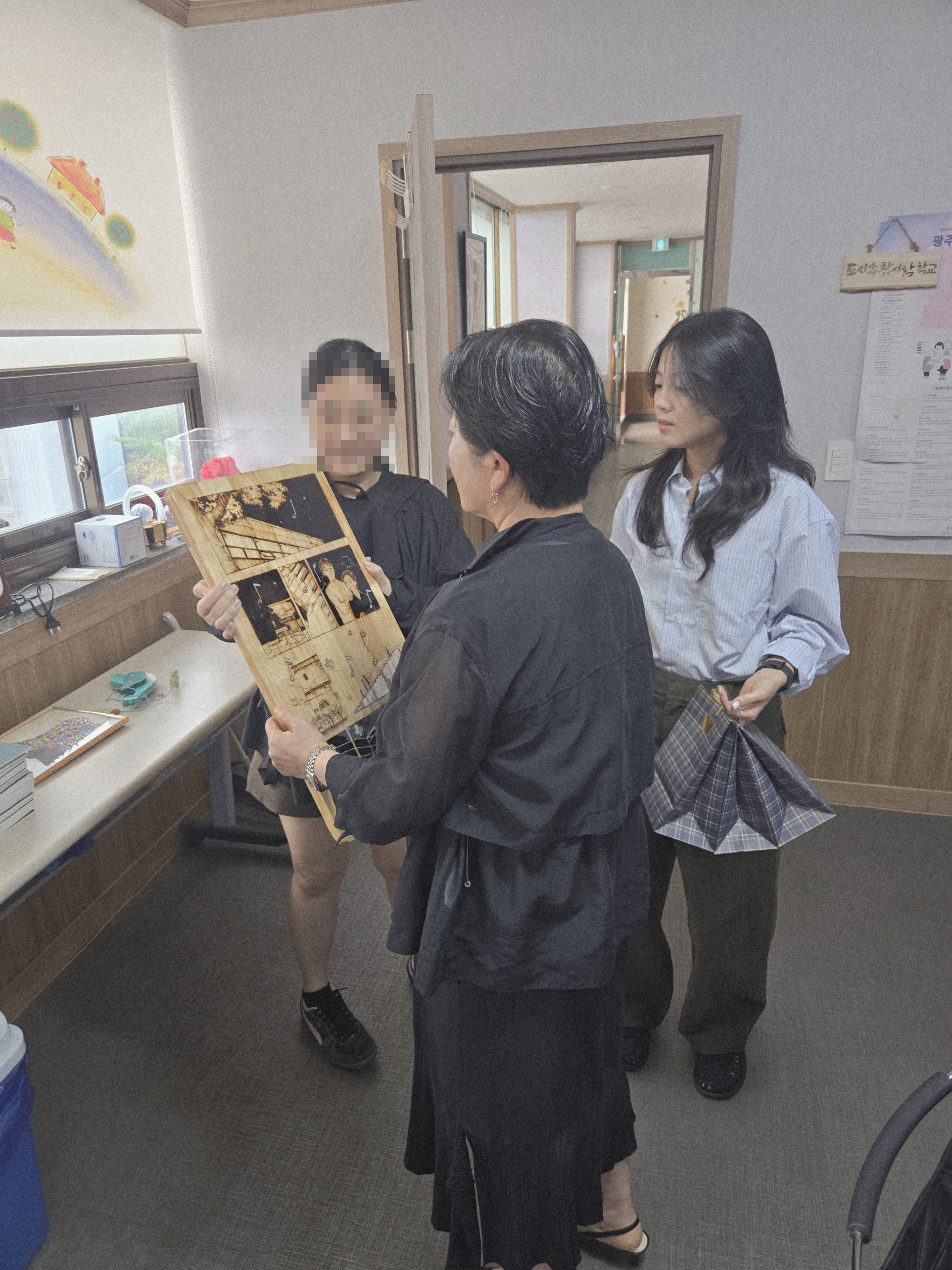 �̹��� 1:������ �Ƹ��ٿ� ��ȯ, ������ ���� Ư���� ����